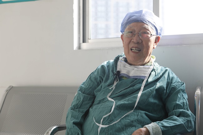 吴孟超 档案图片