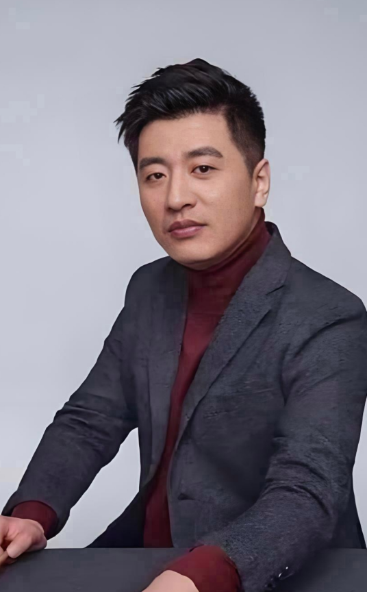 张雪峰 档案图片